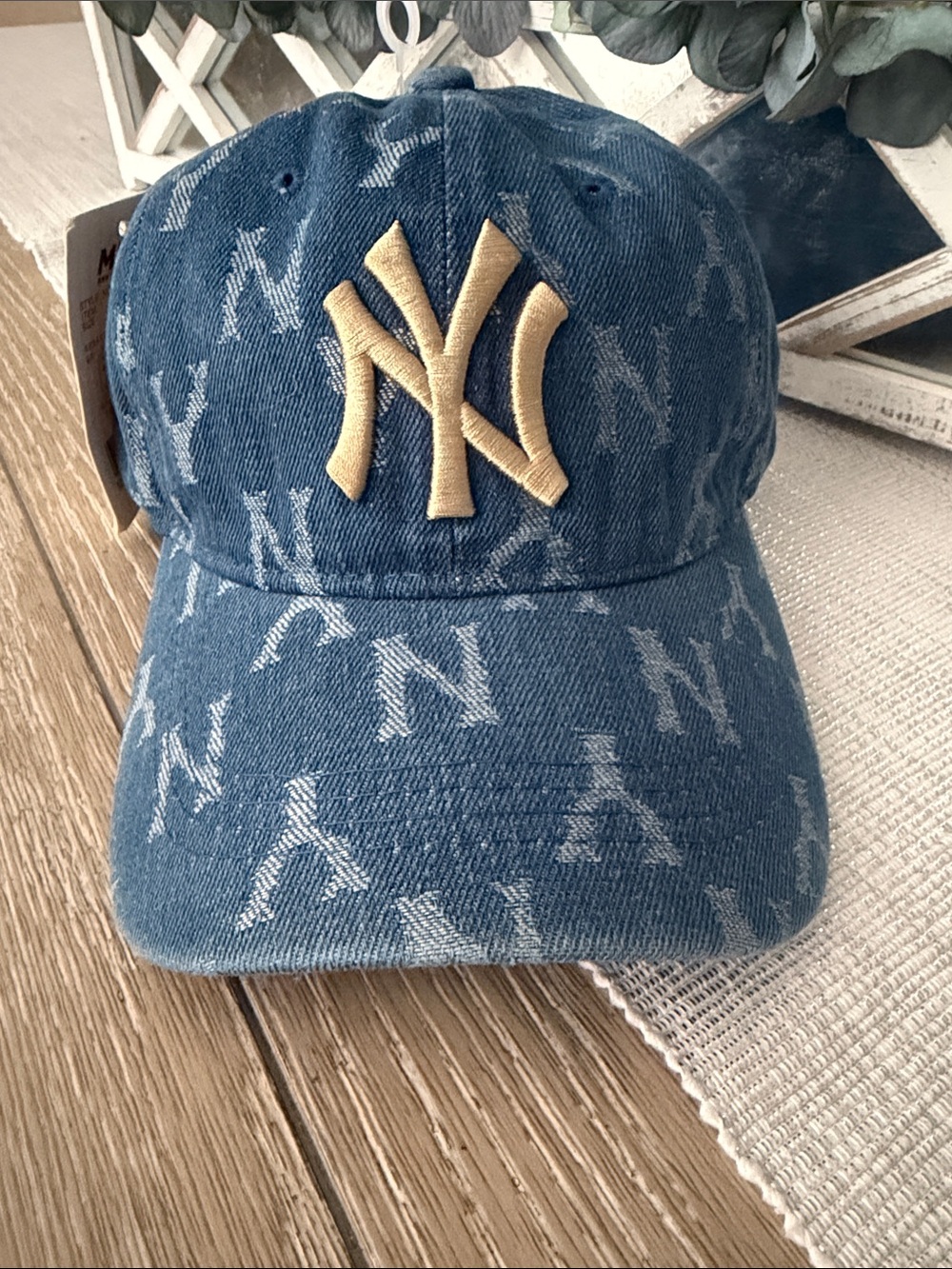 NY Yankees MLB Denim Cap with Gold NY Embroidered Logo NWT